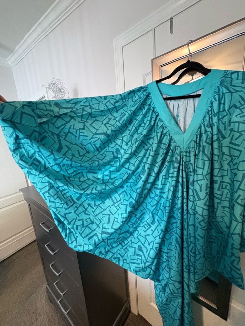 Dress-SOLERSUN 3 XL Spring/Summer Blocked V-Neck Pleated Design - Picture 8 of 9